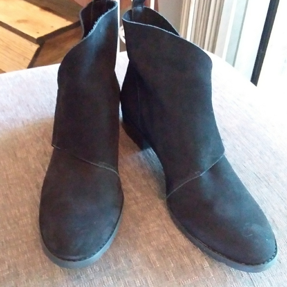 NWT Walking Cradle Black Ankle Boots